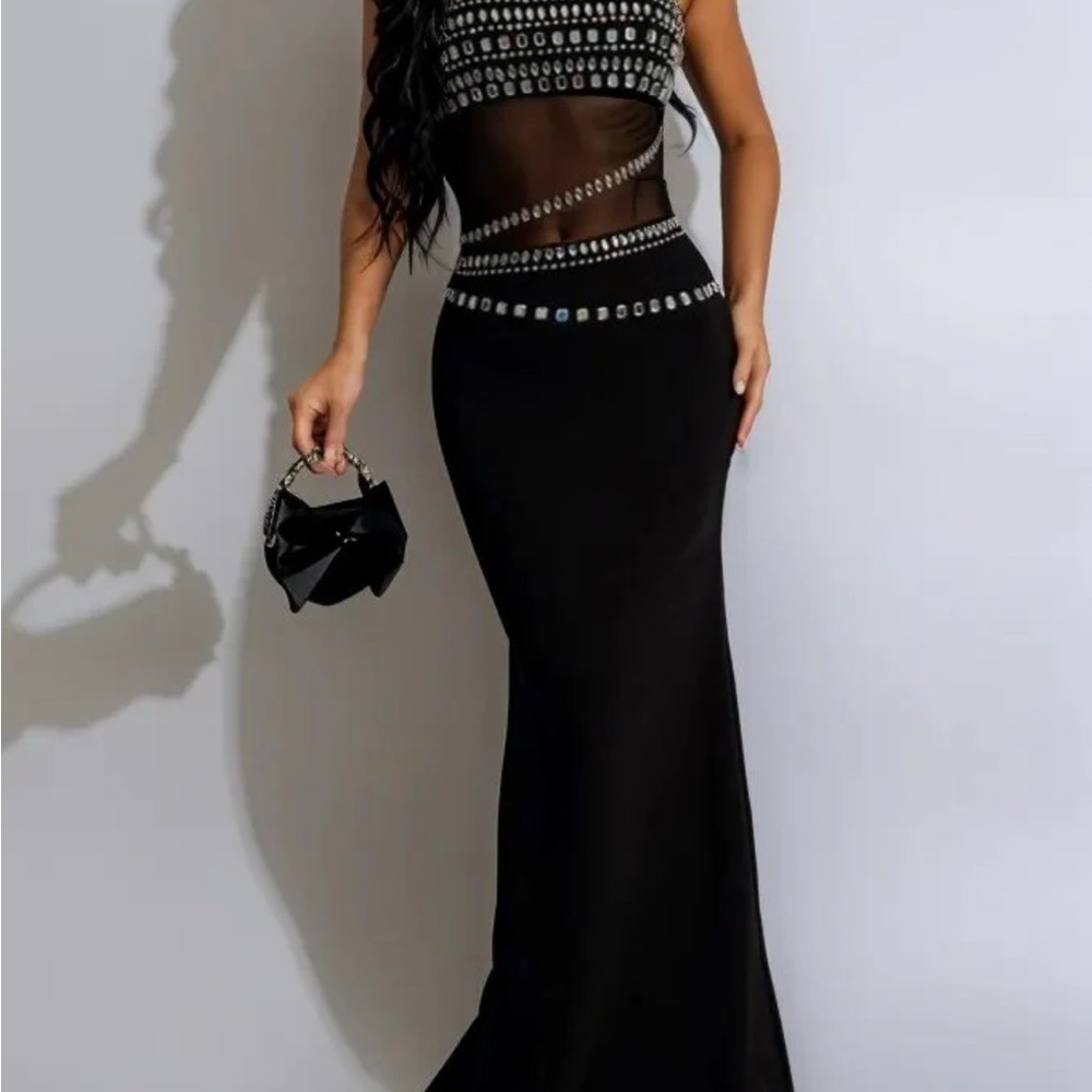 Elegant Black Evening Dress - Picture 1 of 3